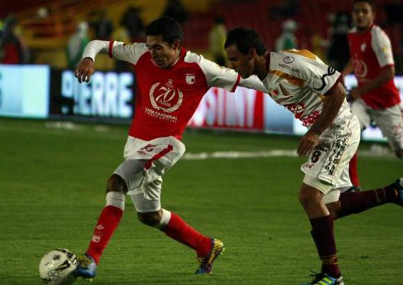 Colprensa - Con dos goles de Óscar Rodas y uno de Luis Manuel Seijas, Santa Fe venció sin problemas al Tolima este sábado en el estadio El Campín.