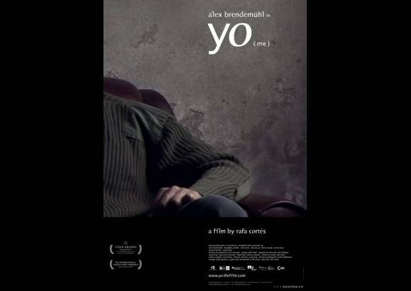 Yo - Director: Rafael Cortés. Sinopsis: Un trabajor alemán, en un pueblo de Mallorca, debe enfrentar sospechas que no son verbalizadas, pero que le atormentan. Trata, sin embargo, de demostrar una inocencia que a la hora de la verdad sólo él cuestiona.