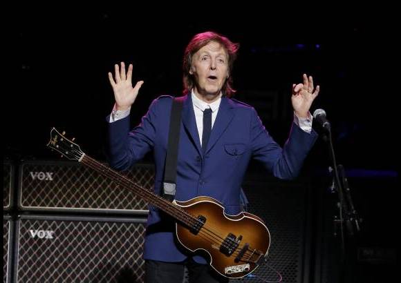 AP - Paul McCartney realiz&#243; un concierto ben&#233;fico en el Centro de Tobin, en San Antonio, Texas, esta semana.