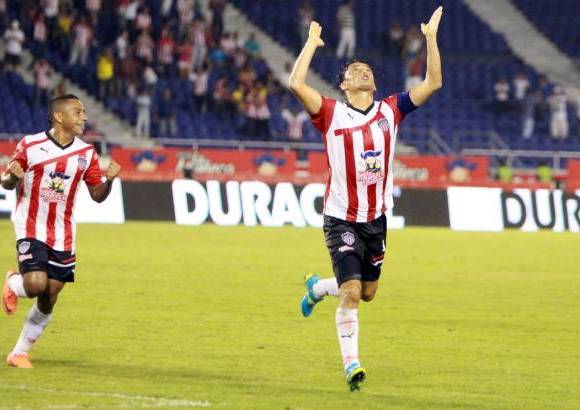 Colprensa - Giovanni Hern&#225;ndez marc&#243; un golazo de tiro libre, pero no le alcanz&#243; a los barranquilleros que ganan por fuera y tienen deudas en casa.