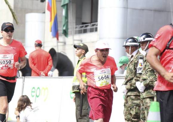Esteban Jaramillo y Sebastián Salazar - Más de 10 mil competidores se dieron cita en esta histórica cita deportiva que se corría en las modalidades de 5, 10, 21 y 42 kilómetros.