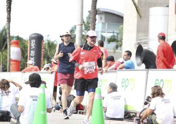 Esteban Jaramillo y Sebastián Salazar - Más de 10 mil competidores se dieron cita en esta histórica cita deportiva que se corría en las modalidades de 5, 10, 21 y 42 kilómetros.