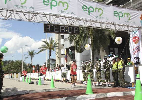 Esteban Jaramillo y Sebastián Salazar - Más de 10 mil competidores se dieron cita en esta histórica cita deportiva que se corría en las modalidades de 5, 10, 21 y 42 kilómetros.