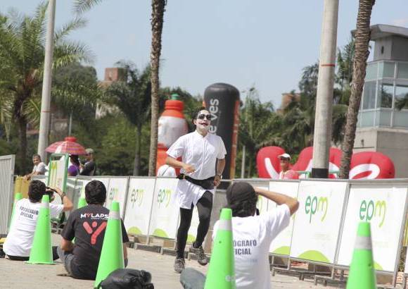 Esteban Jaramillo y Sebastián Salazar - Más de 10 mil competidores se dieron cita en esta histórica cita deportiva que se corría en las modalidades de 5, 10, 21 y 42 kilómetros.