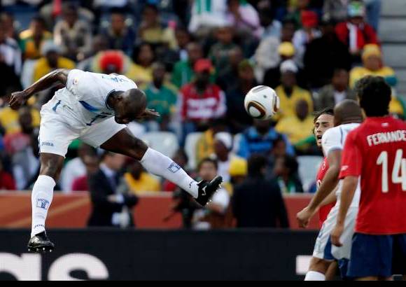 Reuters - En su segundo Mundial y primero desde 1982, Honduras se limitó a defenderse patas arriba, y de hecho aguantó bien durante la primera media hora.