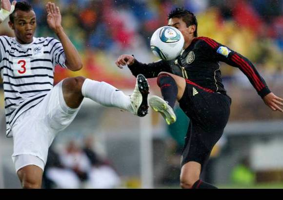 Reuters - Buen juego por el tercer lugar pudieron apreciar los aficionados en el estadio El Camp&#237;n de Bogot&#225;.