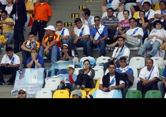 Colprensa - Los tantos africanos silenciaron a los aficionados vestidos de azul y blanco.