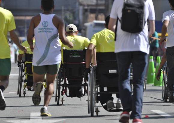 Esteban Jaramillo y Sebastián Salazar - Más de 10 mil competidores se dieron cita en esta histórica cita deportiva que se corría en las modalidades de 5, 10, 21 y 42 kilómetros