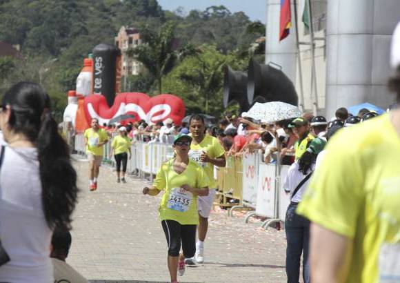 Esteban Jaramillo y Sebastián Salazar - Más de 10 mil competidores se dieron cita en esta histórica cita deportiva que se corría en las modalidades de 5, 10, 21 y 42 kilómetros.