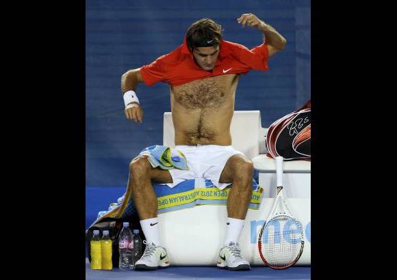 Reuters - En frente ten&#237;a a un rival de la fase previa, que no alcanzaba el cuadro final de un Grand Slam desde 2007 cuando fue invitado por la organizaci&#243;n del Abierto de Estados Unidos, y que le plant&#243; cara en el primer set, donde s&#243;lo dio su brazo a torcer cediendo su servicio en el duod&#233;cimo juego.