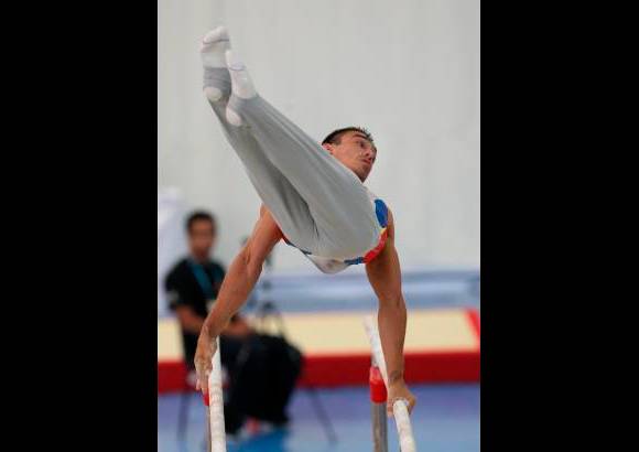 Juan Antonio S&#225;nchez - Cuando el gimnasta antioque&#241;o estaba al turno en alguno de los aparatos, hasta los rivales permanec&#237;an perplejos y al final coincid&#237;an con el p&#250;blico y lo premiaban con aplausos.