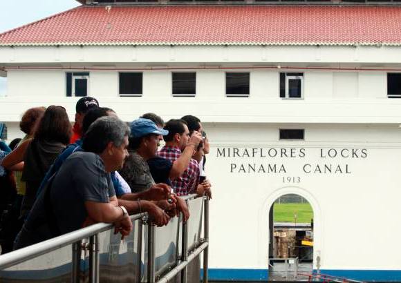 Pablo Andrés Montoya Gómez - Entre 13 mil y 14 mil barcos utilizan cada año el canal. Las actividades de transporte comercial a través del Canal de Panamá representan alrededor del 5% del comercio mundial.