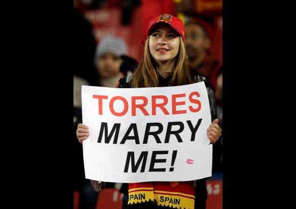 AP - Varios mensajes para los jugadores, en especial para el atacante Fernando Torres de España.
