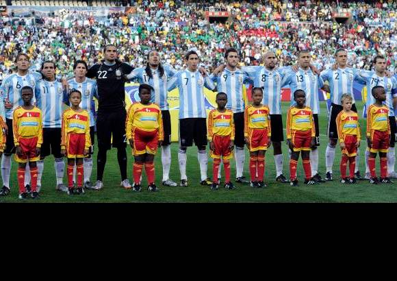 AP - Los inicialistas argentinos en un escenario que estuvo a reventar.
