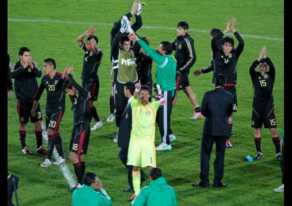 Reuters - En un entretenido compromiso disputado en el estadio El Camp&#237;n de Bogot&#225;, antes de la final entre Brasil y Portugal y la ceremonia de clausura, M&#233;xico super&#243; por 3-1 a Francia y se qued&#243; con el tercer lugar del Mundial sub-20 que se disput&#243; en el pa&#237;s.
