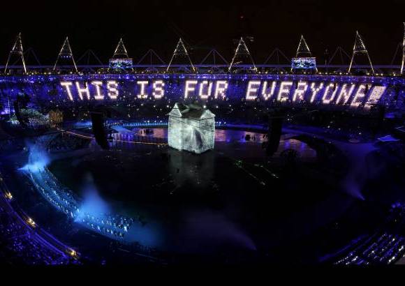 Reuters - La segunda rindi&#243; homenaje a la creaci&#243;n de la sanidad p&#250;blica brit&#225;nica (NHS) tras la II Guerra Mundial y a la literatura brit&#225;nica.