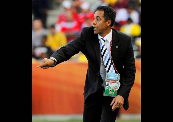 AP - El colombiano Alexis Mendoza, asistente técnico de Honduras, fue el encargado de estar al frente del equipo este miércoles ante la sanción del técnico y compatriota Reinaldo Rueda.