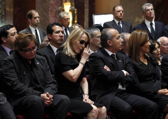 Foto Reuters - El mandatario dedic&#243; la mayor parte de su discurso a leer pasajes de la obra del autor &quot;En esto creo&quot;, en el que Carlos Fuentes cavila sobre la idea de la muerte.