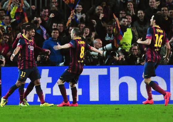FOTO AFP - Otro brasile&#241;o, Neymar, anot&#243; el tanto del empate para el Barcelona.