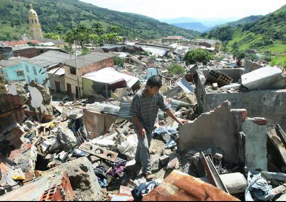 Foto Juan Antonio S&#225;nchez - El municipio sufri&#243; adem&#225;s de un saqueo y los due&#241;os de lo ajeno se llevaron lo poco que no se da&#241;&#243; con el deslizamiento.