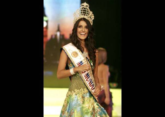 Colprensa - M&#243;nica Restrepo, representante de Bogot&#225;, es la nueva Miss Mundo Colombia y tendr&#225; el deber de representar al pa&#237;s en Miss World, el certamen de belleza m&#225;s antiguo del mundo y que se realizar&#225; en Londres, Inglaterra.