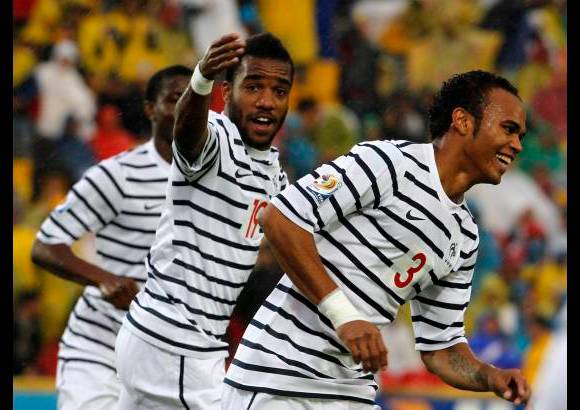 Reuters - En su regreso a la capital colombiana, Francia no guard&#243; ox&#237;geno para jugar en la altura. Gueida Fofana fue importante en la mitad del campo y en Antoine Griezmann y Gilles Sunu encontr&#243; los socios ideales en ataque, pero no pudieron sostener la ventaja.