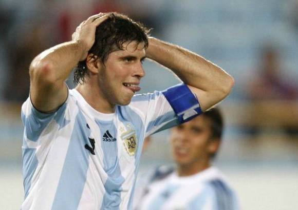 Reuters - Como lateral izquierdo estar&#225; Emiliano Adri&#225;n Ins&#250;a, futbolista argentino al servicio del Atl&#233;tico de Madrid.