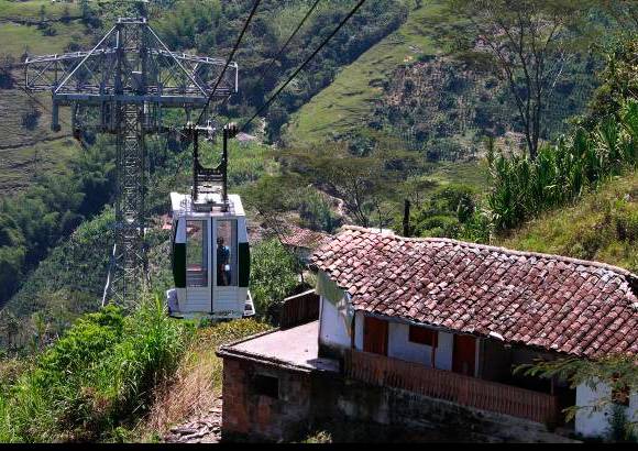 R&#243;binson S&#225;enz - El telef&#233;rico se convierte en un fascinante viaje para admirar la cultura campesina y paisajes de la zona.