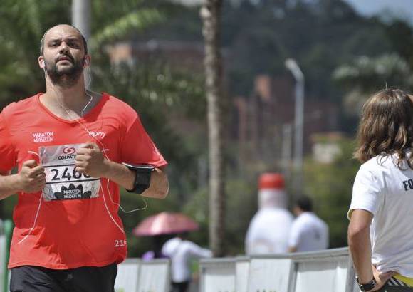 Esteban Jaramillo y Sebasti&#225;n Salazar - M&#225;s de 10 mil competidores se dieron cita en esta hist&#243;rica cita deportiva que se corr&#237;a en las modalidades de 5, 10, 21 y 42 kil&#243;metros.