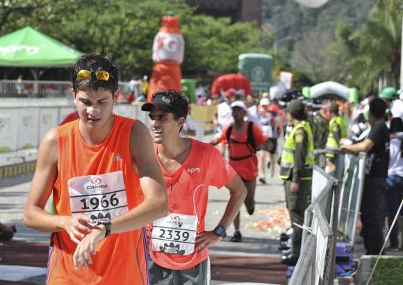 Esteban Jaramillo y Sebasti&#225;n Salazar - M&#225;s de 10 mil competidores se dieron cita en esta hist&#243;rica cita deportiva que se corr&#237;a en las modalidades de 5, 10, 21 y 42 kil&#243;metros.
