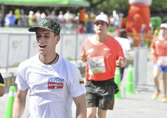 Esteban Jaramillo y Sebasti&#225;n Salazar - M&#225;s de 10 mil competidores se dieron cita en esta hist&#243;rica cita deportiva que se corr&#237;a en las modalidades de 5, 10, 21 y 42 kil&#243;metros.
