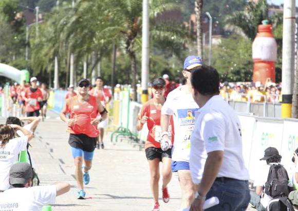 Esteban Jaramillo y Sebasti&#225;n Salazar - M&#225;s de 10 mil competidores se dieron cita en esta hist&#243;rica cita deportiva que se corr&#237;a en las modalidades de 5, 10, 21 y 42 kil&#243;metros.
