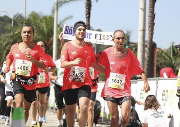 Esteban Jaramillo y Sebasti&#225;n Salazar - M&#225;s de 10 mil competidores se dieron cita en esta hist&#243;rica cita deportiva que se corr&#237;a en las modalidades de 5, 10, 21 y 42 kil&#243;metros.