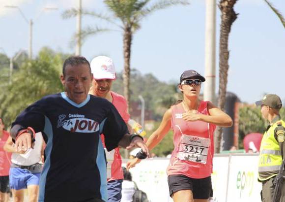 Esteban Jaramillo y Sebasti&#225;n Salazar - M&#225;s de 10 mil competidores se dieron cita en esta hist&#243;rica cita deportiva que se corr&#237;a en las modalidades de 5, 10, 21 y 42 kil&#243;metros.