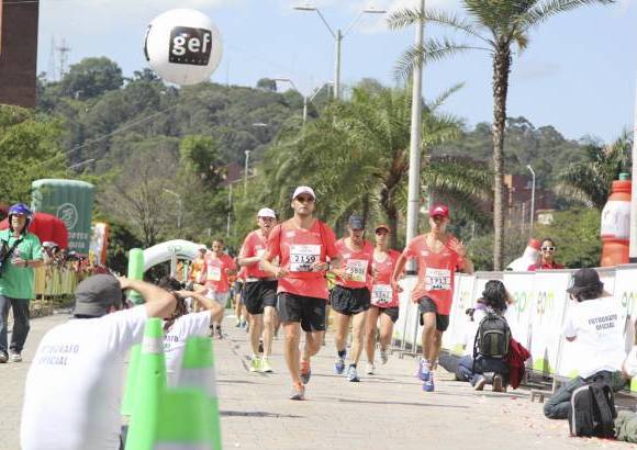 Esteban Jaramillo y Sebasti&#225;n Salazar - M&#225;s de 10 mil competidores se dieron cita en esta hist&#243;rica cita deportiva que se corr&#237;a en las modalidades de 5, 10, 21 y 42 kil&#243;metros.