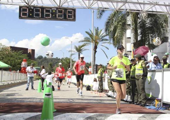 Esteban Jaramillo y Sebasti&#225;n Salazar - M&#225;s de 10 mil competidores se dieron cita en esta hist&#243;rica cita deportiva que se corr&#237;a en las modalidades de 5, 10, 21 y 42 kil&#243;metros.