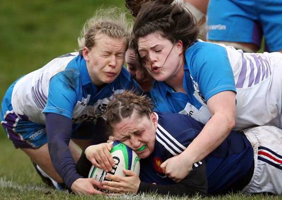 AFP - Rugby entre los equipos femeninos de Escocia y Francia.