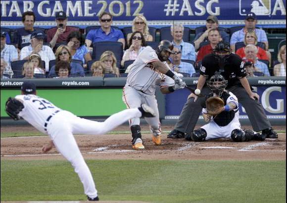 AP - La fiesta fue total en el majestuoso Kauffman Stadium, de Kansas City.