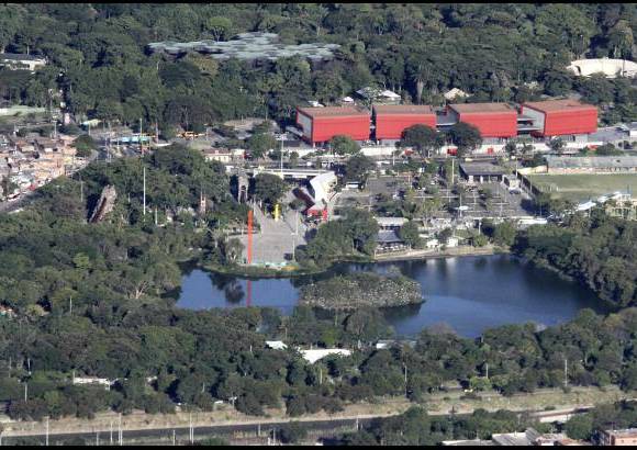 FOTO EL COLOMBIANO - Es uno de los sitios de recreaci&#243;n de mayor acogida por los habitantes de Medell&#237;n. Sus juegos mec&#225;nicos y el lago que tiene en su centro son sus atracciones m&#225;s reconocidas. Por el Parque Norte J. Emilio Valderrama han pasado casi todos los medellinenses.