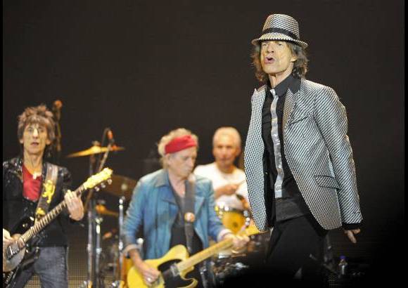 Foto Reuters - Los Stones rebasaron la marca del medio siglo de vigencia durante el concierto, a veces emotivo, en el que el ex bajista Bill Wyman y el maestro guitarrista Mick Taylor se sumaron a sus antiguos compa&#241;eros ante el auditorio que com&#243; la 02 Arena de Londres.
