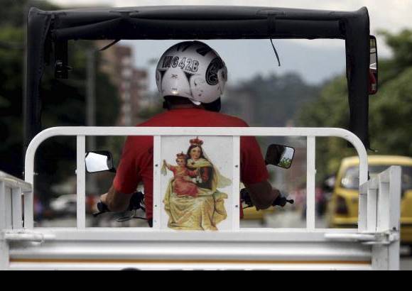 Juan Antonio S&#225;nchez - Es com&#250;n que los conductores porten un escapulario de la Virgen del Carmen.