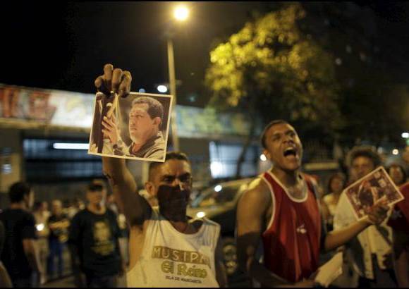 AP - Maduro aceptó, por otra parte, que se audite la votación de este domingo aunque aclaró que confían en el "sistema electoral de Venezuela".