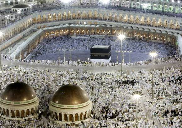 Reuters - Los fieles transitan los diez kilómetros desde La Meca hasta el valle de Mina, recreando así el viaje del profeta Mahoma hace 1400 años.