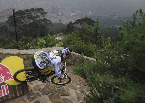 Cortes&#237;a Red Bull - La peregrinaci&#243;n fue extrema, los devotos de Monserrate hicieron historia y se confesaron con su habilidad en la bicicleta.