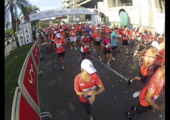 Esteban Jaramillo y Sebastián Salazar - Más de 10 mil competidores se dieron cita en esta histórica cita deportiva que se corría en las modalidades de 5, 10, 21 y 42 kilómetros.
