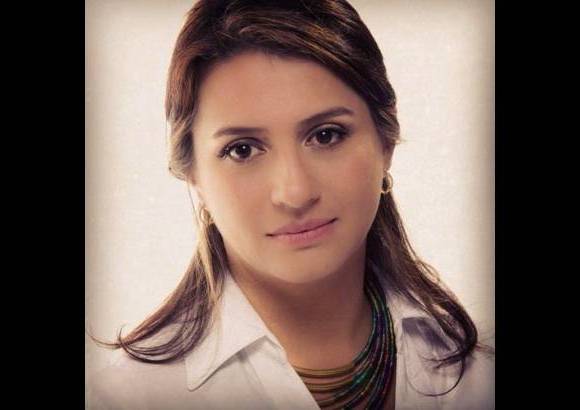 - Paola Holguín, antioqueña comunicadora social y periodista de la UPB, egresada de Maestrías en Estudios Políticos de la misma seguridad y en Seguridad y Defensa Nacional Esdegue. Ha realizado cursos CHDS en Washington, Estados Unidos. Fue el remplazo de José Obdulio Gaviria en la asesoría de la presidencia de Álvaro Uribe Vélez.