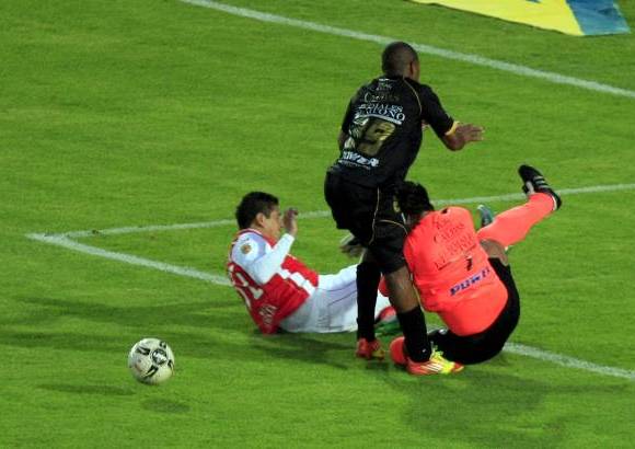 Colprensa - Santa Fe 2-Once Caldas 0.