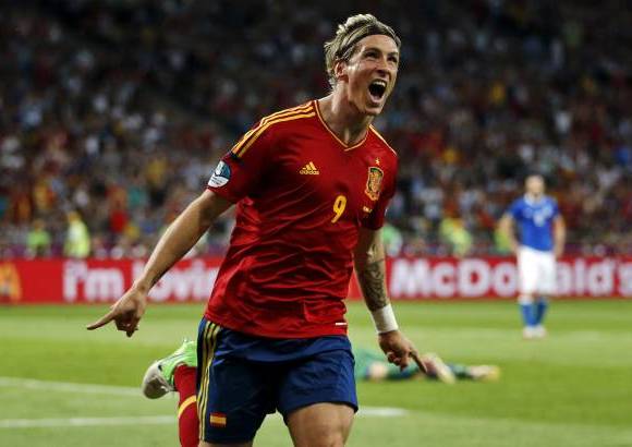 AP - Fernando Torres finaliz&#243; como bota de oro de la Eurocopa 2012, al tener m&#225;s asistencia de gol que el resto de jugadores con los que empat&#243; a tres tantos.