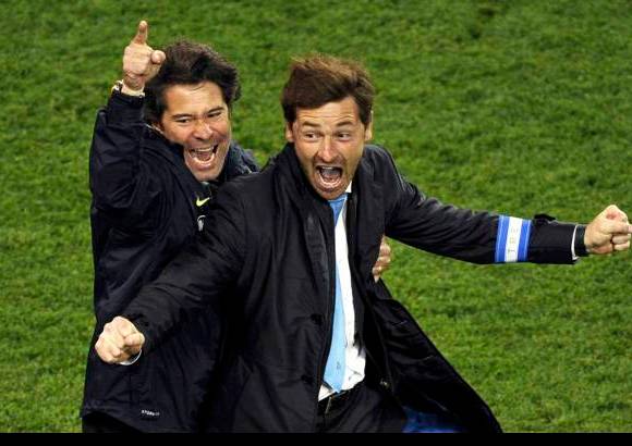 Reuters - A sus 33 años y 213 días, André Villas Boas se convirtió en el entrenador más joven en ganar un título europeo, superando al italiano Gianluca Vialli (33 años y 308 días). Villas Boas es el alumno aventajado de José Mourinho, del que fue ayudante en Porto, Chelsea e Inter.