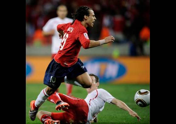AP - Desde el entrenador hasta el último jugador de la plantilla, Chile no renuncia a su estilo.
